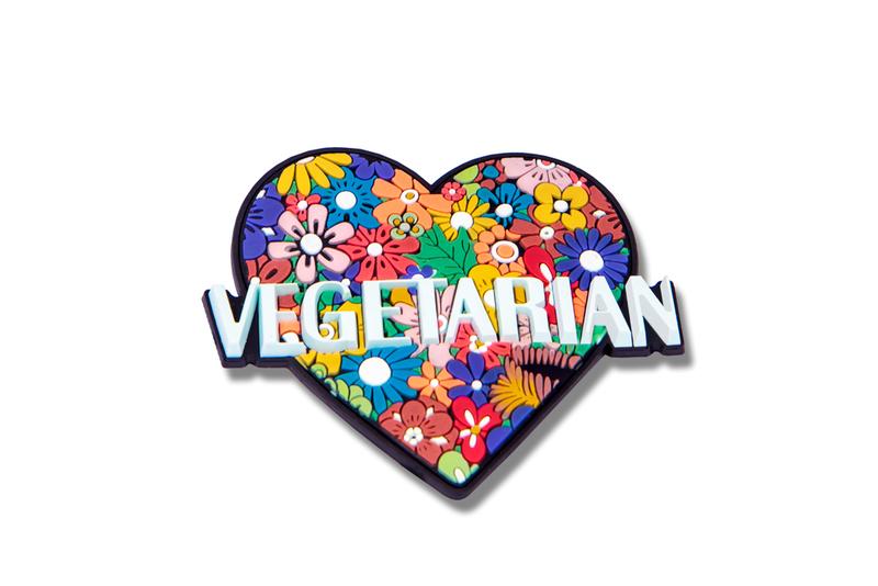 GO VEGAN VEGETERIAN - пластиковые аксессуары - Сердце в цветах. Вегетарианское Сердце. Виниловый магнит по спинке.